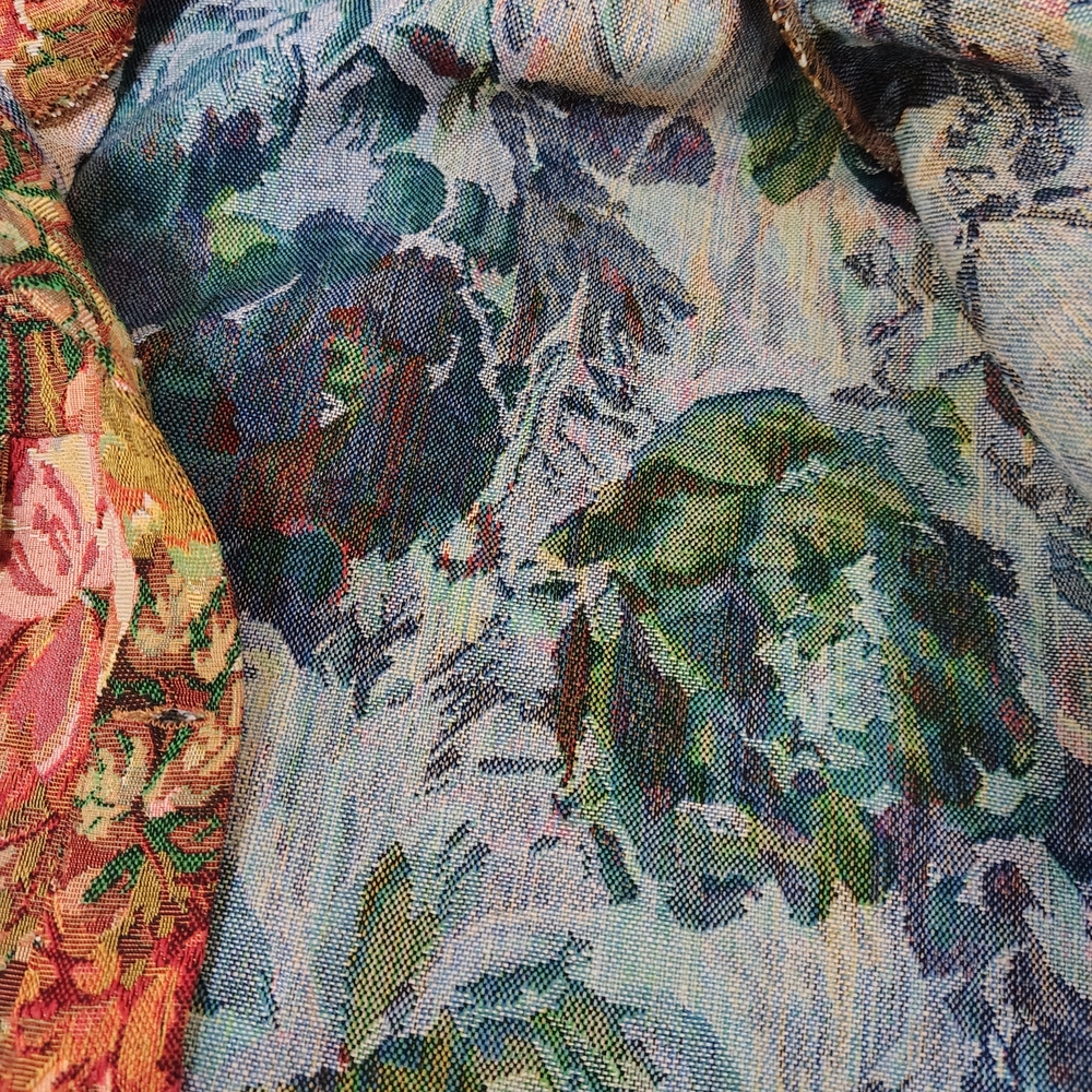Floral Cropped Jacket - Picture 3 of 4